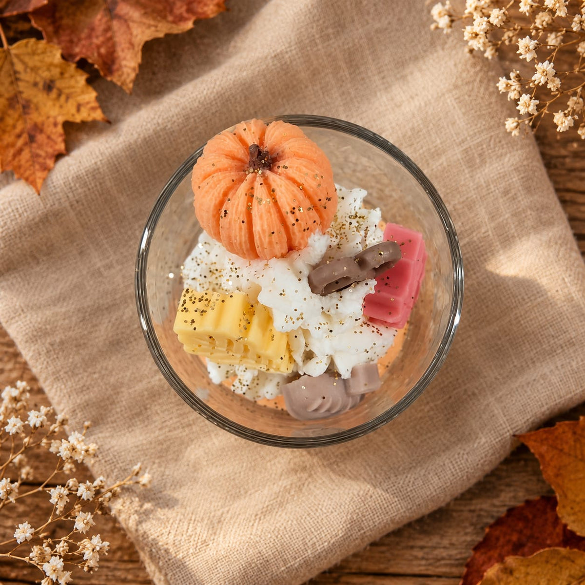 Detalle de la decoración otoñal de Vela Delicias de Otoño